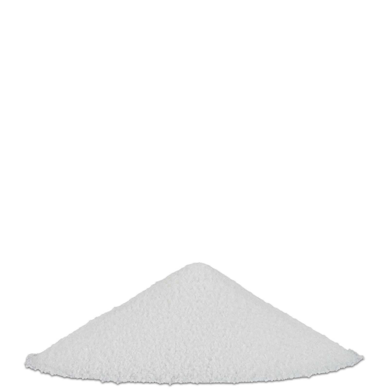 Weisses Pulver als Zutat, freigestellt auf hellem Hintergrund