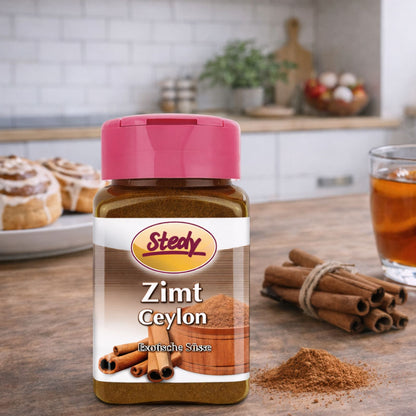 Stedy Zimt Ceylon im Streuer in Küchenszene mit Zimtstangen