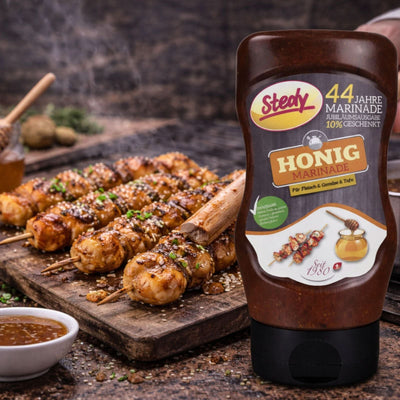 Stedy Honig Marinade beim Marinieren von Grillfleisch, Anwendungsszene
